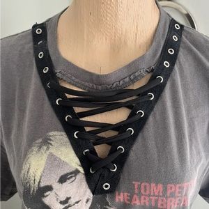 VINTAGE COUTURE TOM PETTY HEARTBREAKERS COTTON WOMEN’S SHIRT SIZE MEDIUM USA.